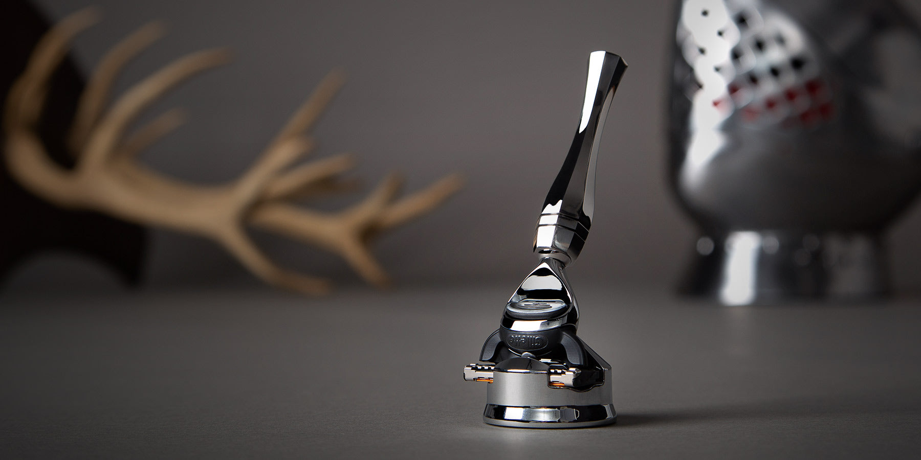 Line of Kings Fusion Razor in Razor Stand