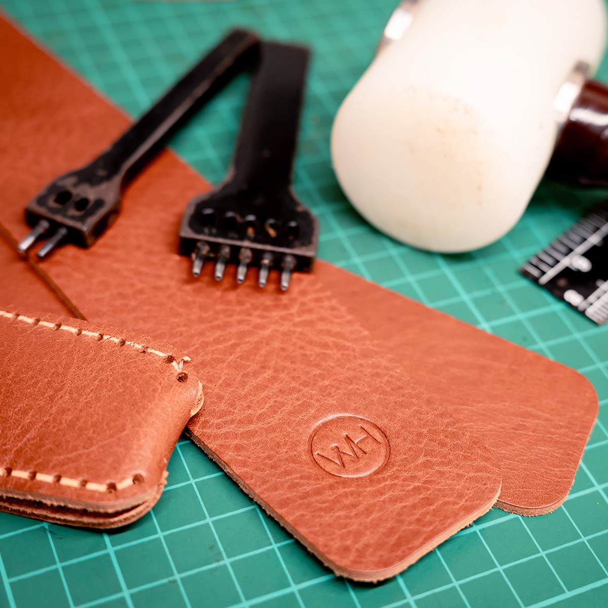 hand cut abnd stitched brown leather razor pouch