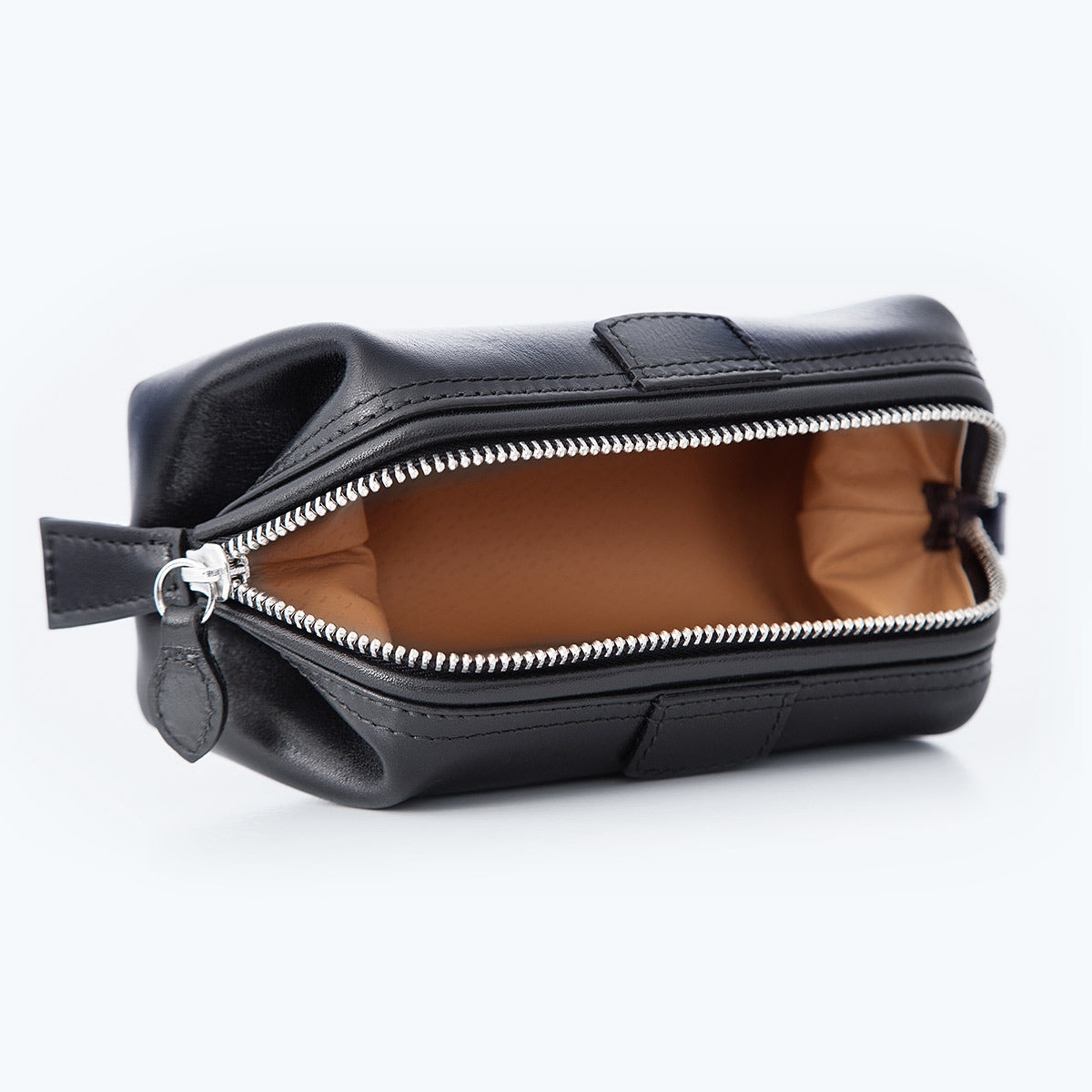 leather wash bag zip fastening