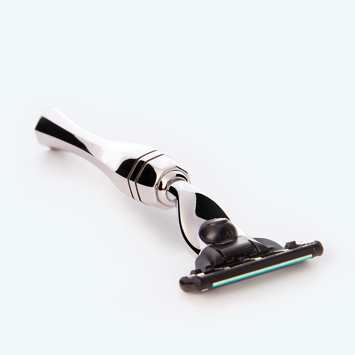 'Line of Kings' Eltham Mach3 Razor from Wilde & Harte