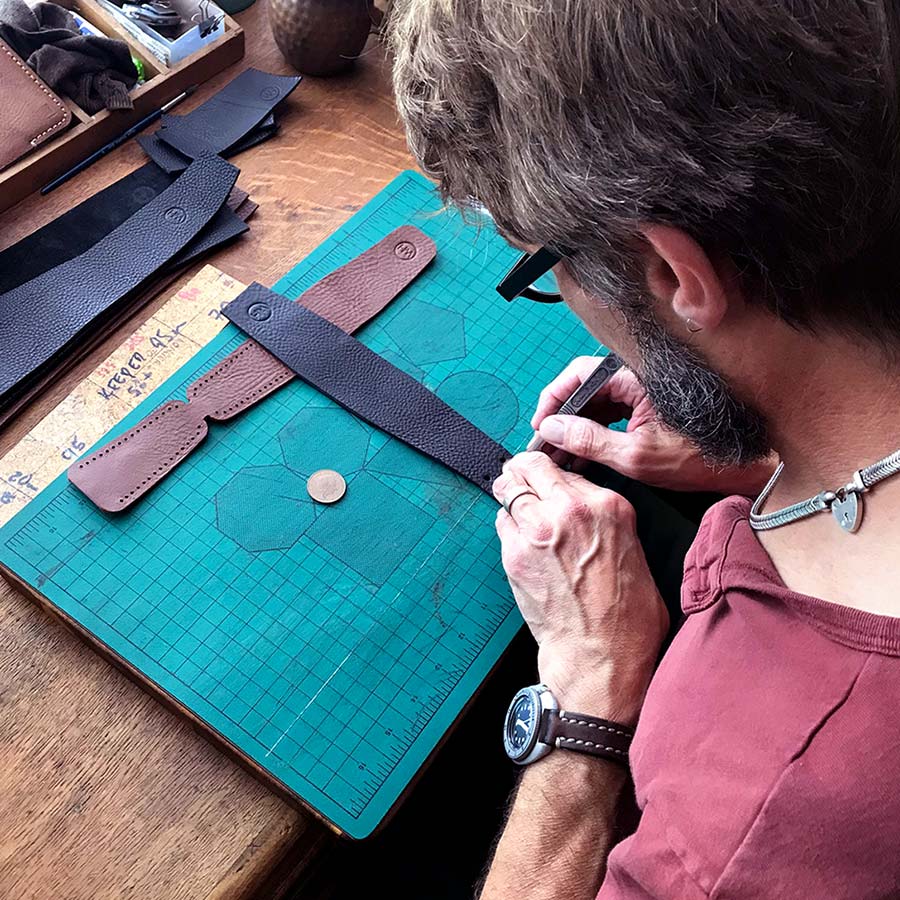 hand crafted leather razor pouches