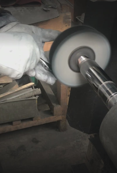 hand polishing stainless steel razor handles