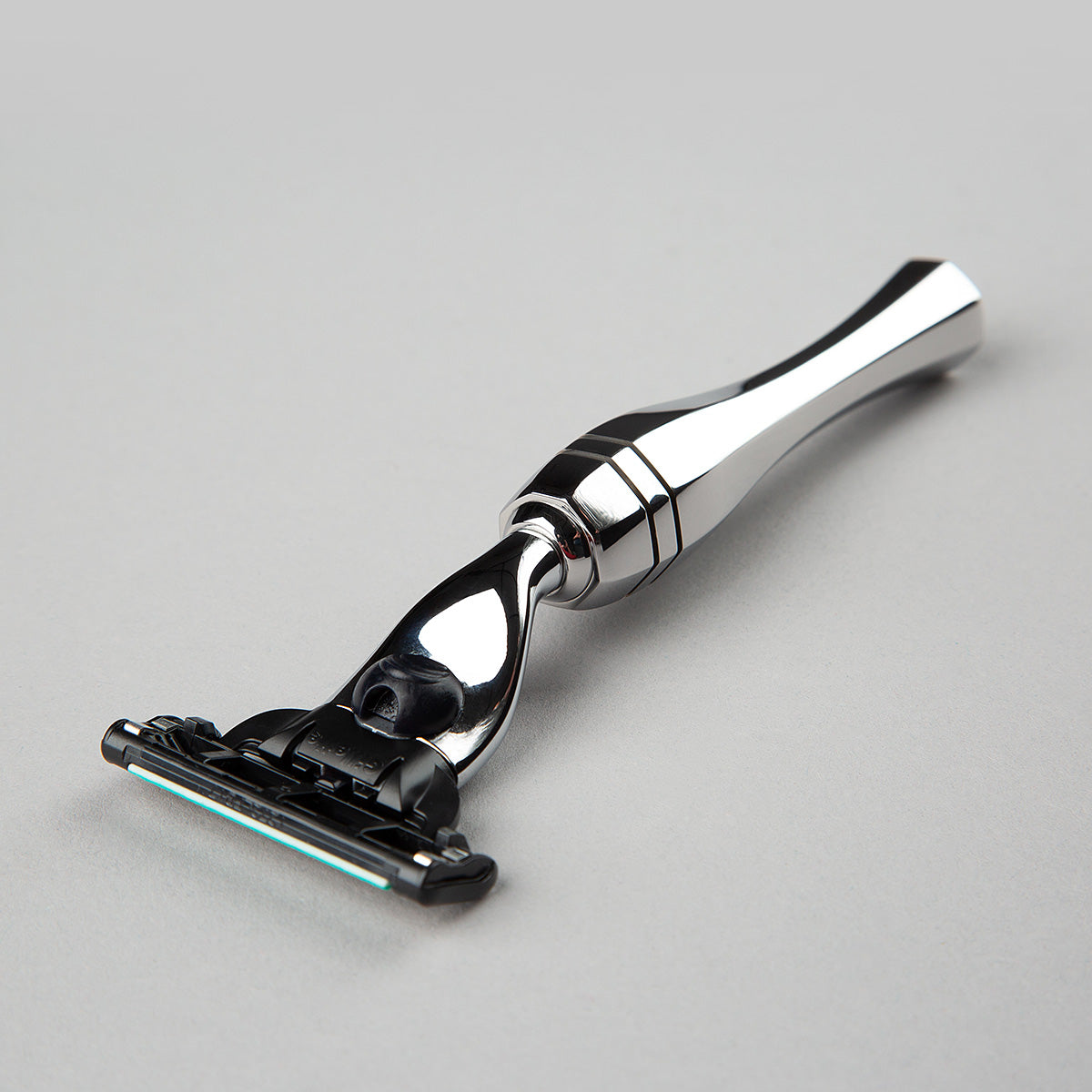 'Line of Kings' Eltham Mach3 Razor from Wilde & Harte